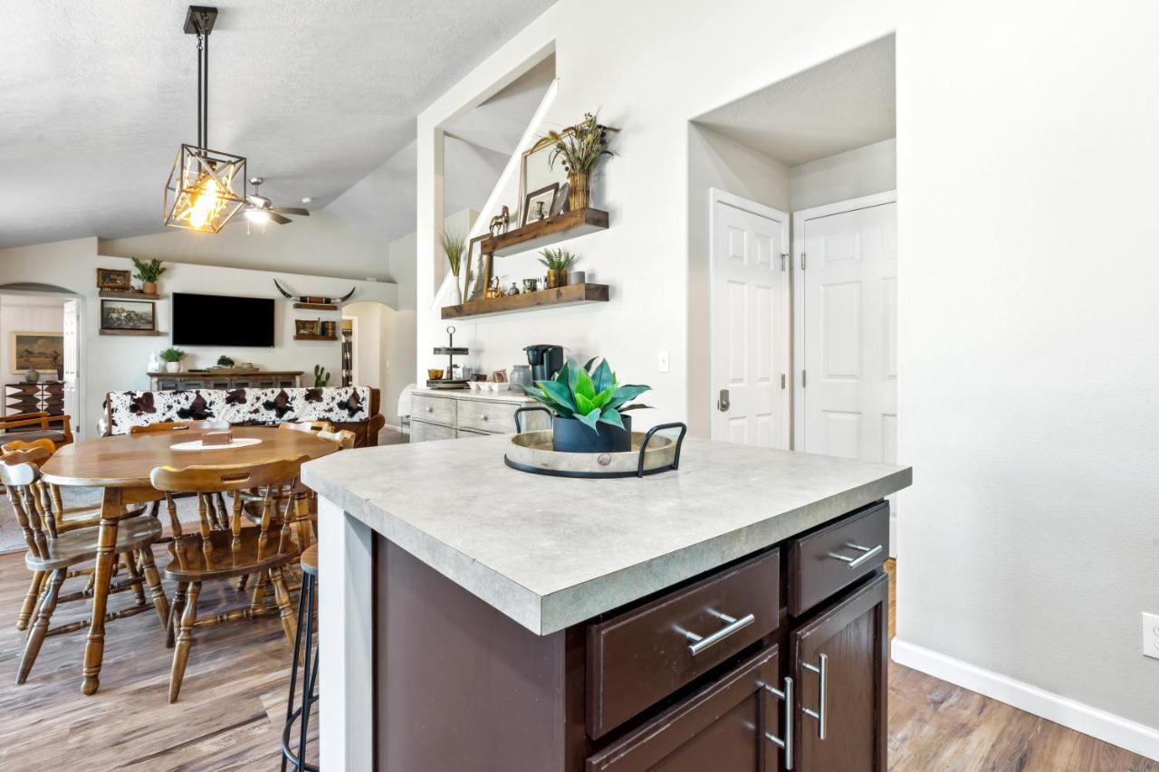Southwestern Style 4 Bedroom Nampa Home Sleeps 16! Экстерьер фото