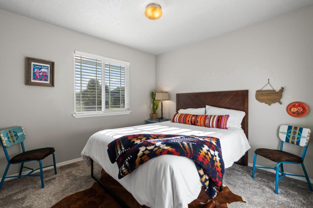 Southwestern Style 4 Bedroom Nampa Home Sleeps 16! Экстерьер фото